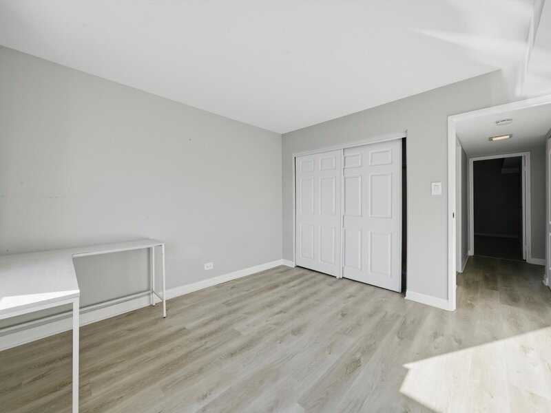 9386 Bay Colony Drive Des Plaines IL 60016