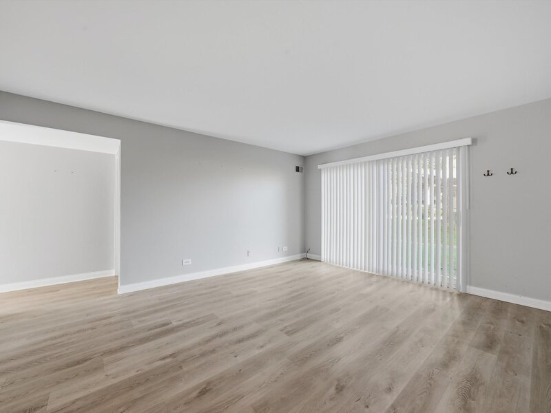 9386 Bay Colony Drive Des Plaines IL 60016