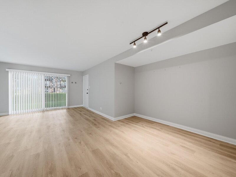 9386 Bay Colony Drive Des Plaines IL 60016