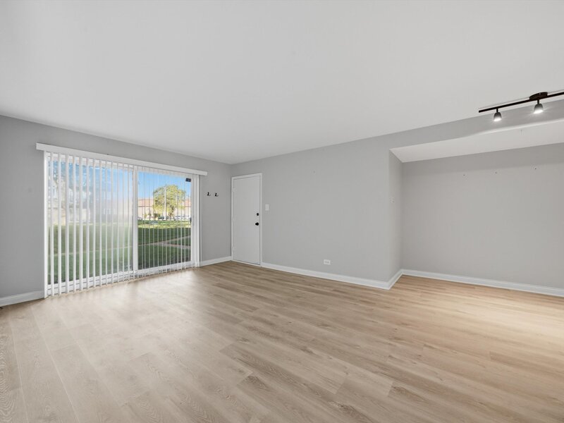 9386 Bay Colony Drive Des Plaines IL 60016