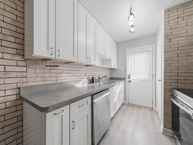 9386 Bay Colony Drive Des Plaines IL 60016