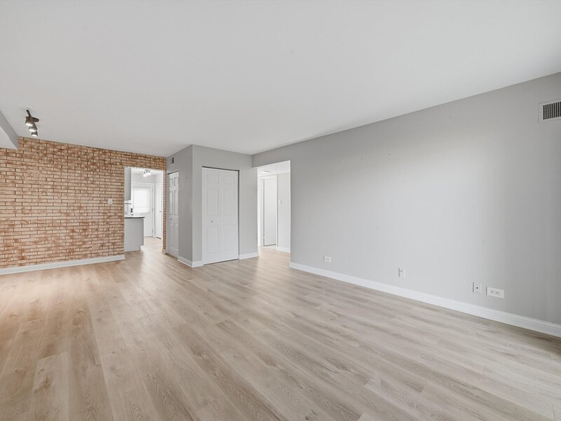 9386 Bay Colony Drive Des Plaines IL 60016