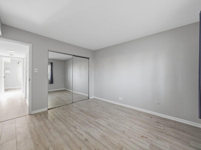 9386 Bay Colony Drive Des Plaines IL 60016