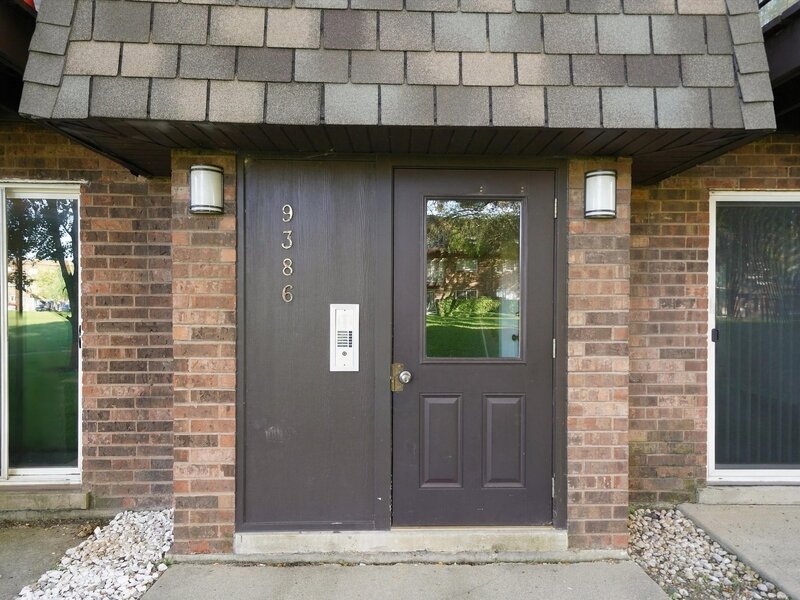 9386 Bay Colony Drive Des Plaines IL 60016