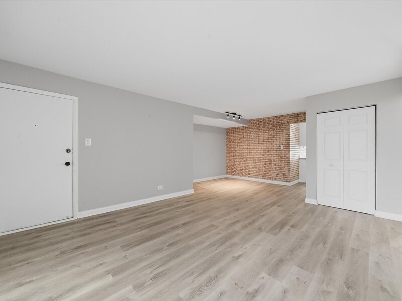 9386 Bay Colony Drive Des Plaines IL 60016
