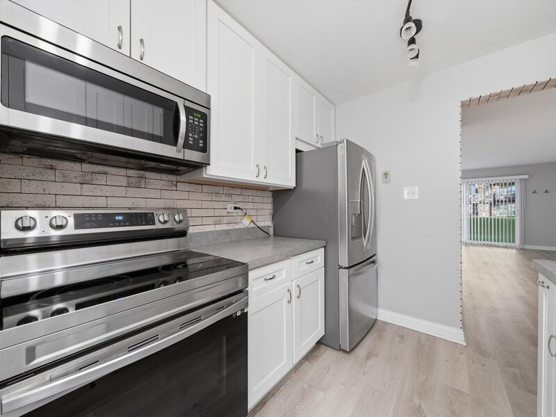 9386 Bay Colony Drive Des Plaines IL 60016