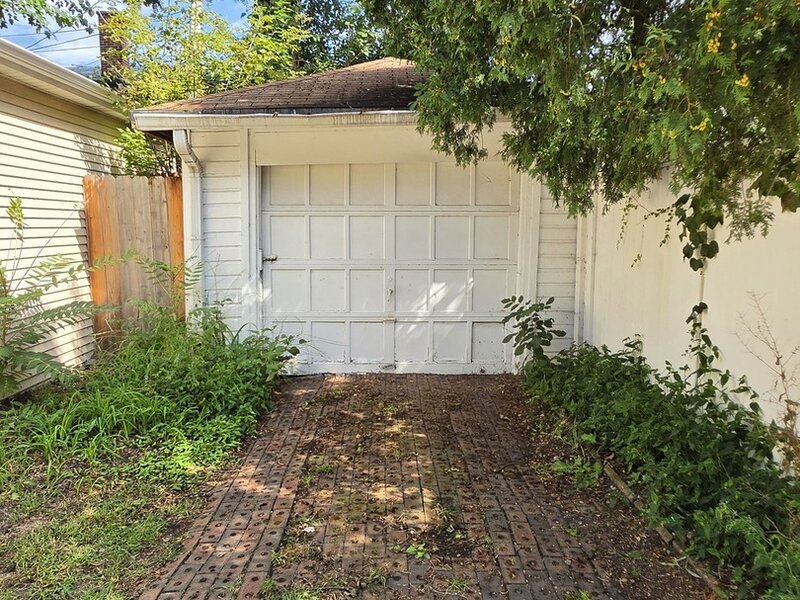 6821 N Ravenswood Avenue Chicago IL 60626