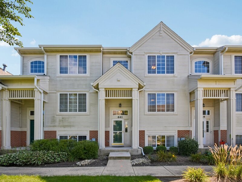 641 S Rosehall Lane Round Lake IL 60073
