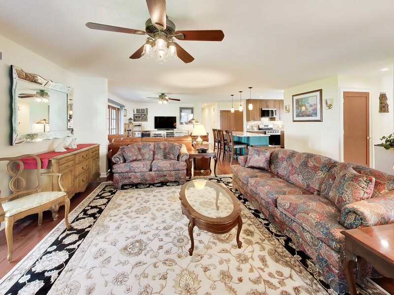 544 Fox Glove Lane Barrington IL 60010