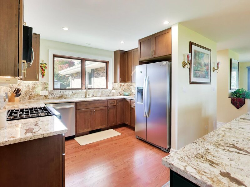 544 Fox Glove Lane Barrington IL 60010