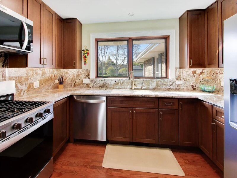 544 Fox Glove Lane Barrington IL 60010