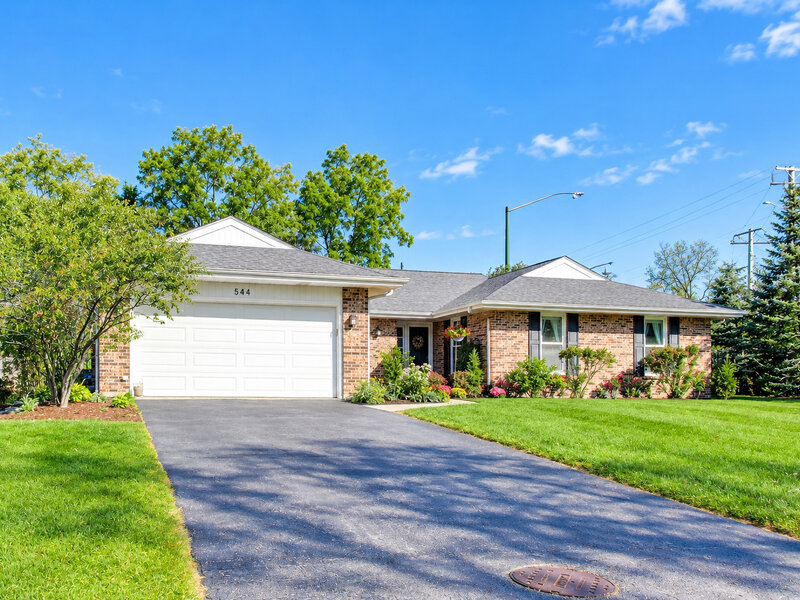 544 Fox Glove Lane Barrington IL 60010