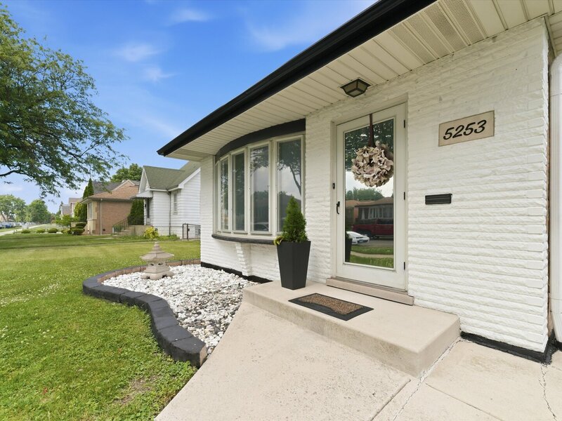 5253 S Moody Avenue Chicago IL 60638