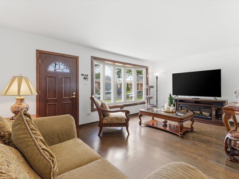 5253 S Moody Avenue Chicago IL 60638