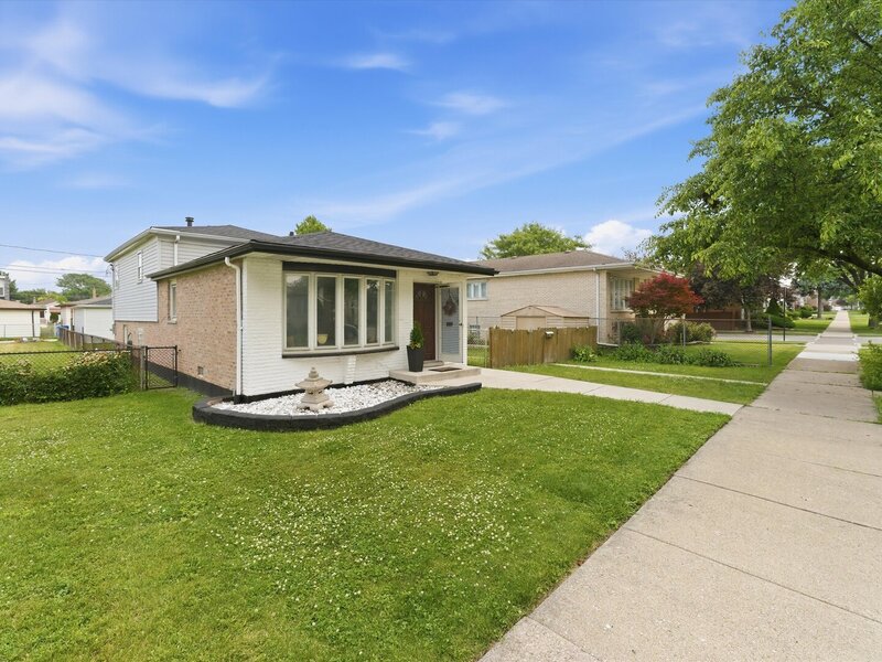 5253 S Moody Avenue Chicago IL 60638