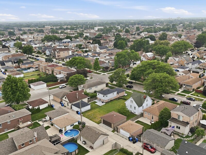 5253 S Moody Avenue Chicago IL 60638