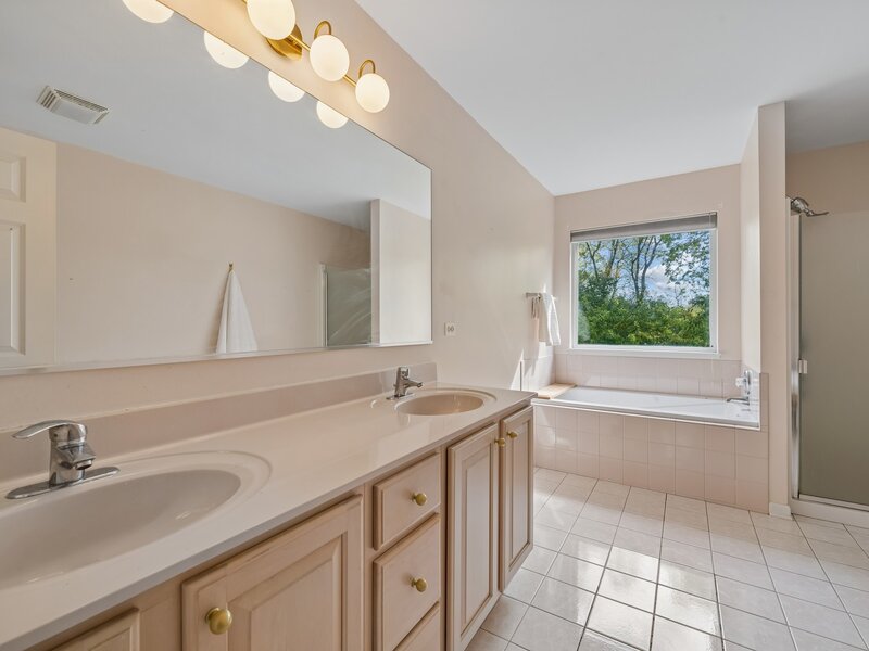 915 Charlton Road Lake Villa IL 60046