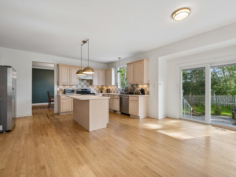 915 Charlton Road Lake Villa IL 60046