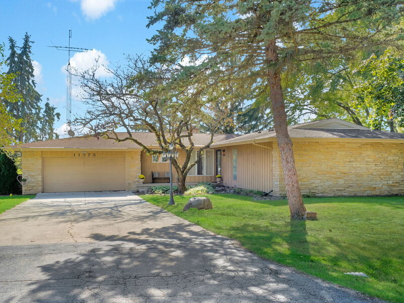 11375 James Court Genoa IL 60135