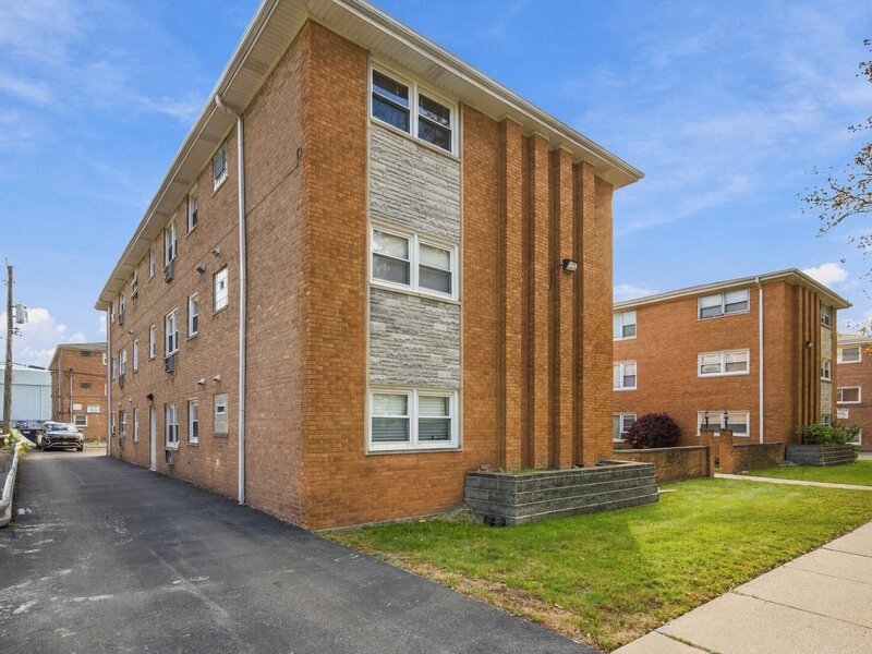 6927 W 64th Place Chicago IL 60638