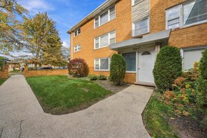 Photo of 6927 W 64th Place Chicago IL 60638 Unit 2East