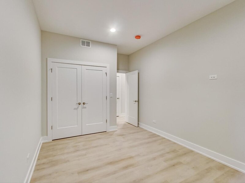 4928 N Damen Avenue Chicago IL 60625