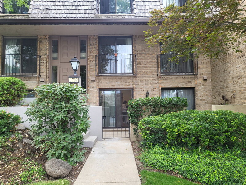 1709 Northfield Square Northfield IL 60093