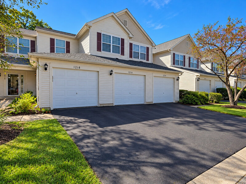 1216 N Brookdale Drive Carpentersville IL 60110