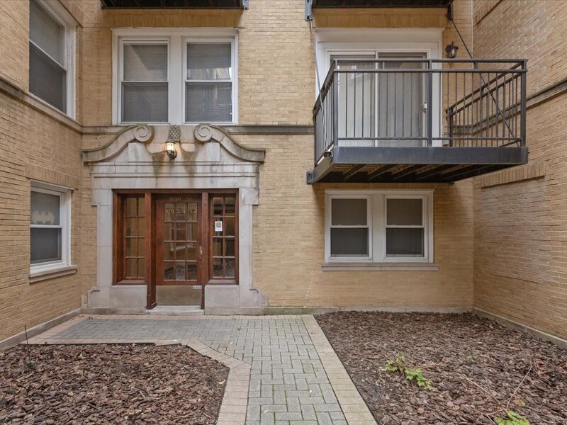 7050 N Damen Avenue Chicago IL 60645