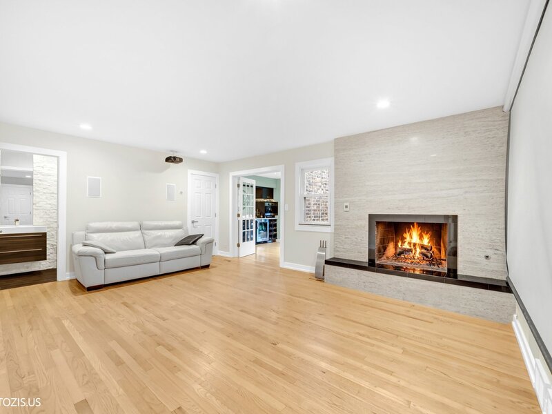415 W Noyes Street Arlington Heights IL 60005