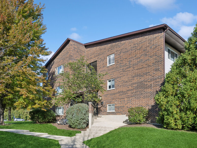 660 Perrie Drive Elk Grove Village IL 60007