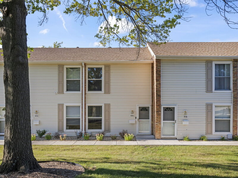 1910 Huntington Boulevard Hoffman Estates IL 60169