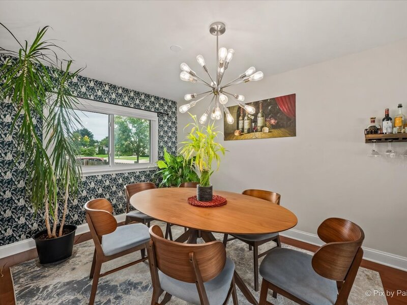 2012 N Kennicott Drive Arlington Heights IL 60004