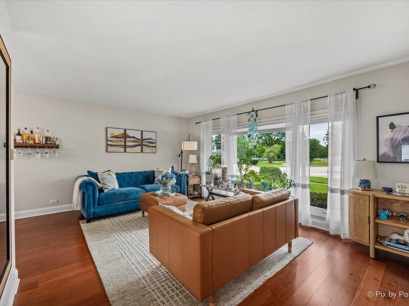 2012 N Kennicott Drive Arlington Heights IL 60004
