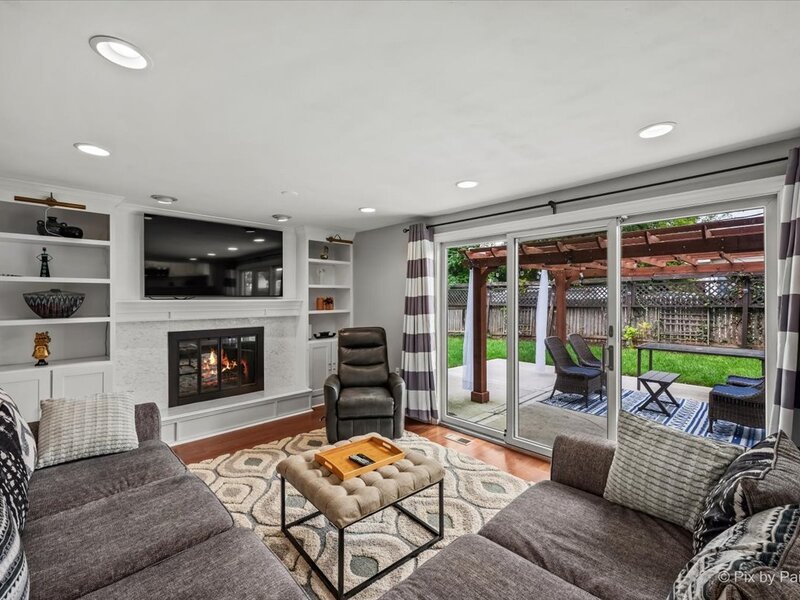 2012 N Kennicott Drive Arlington Heights IL 60004
