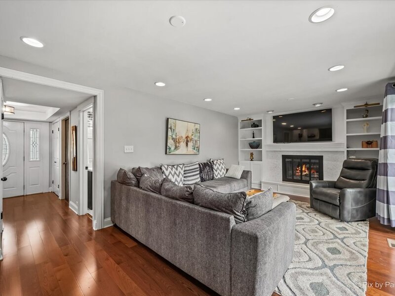2012 N Kennicott Drive Arlington Heights IL 60004