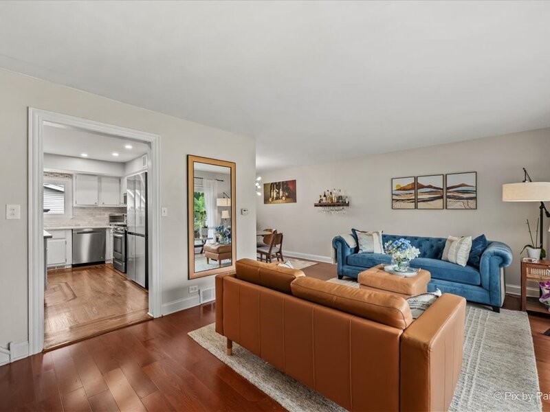 2012 N Kennicott Drive Arlington Heights IL 60004