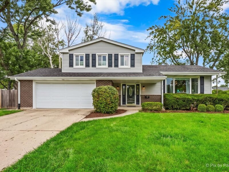 2012 N Kennicott Drive Arlington Heights IL 60004