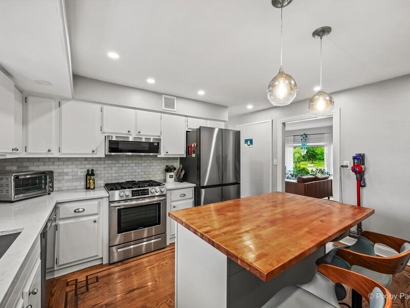 2012 N Kennicott Drive Arlington Heights IL 60004
