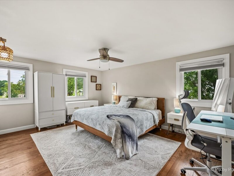2012 N Kennicott Drive Arlington Heights IL 60004