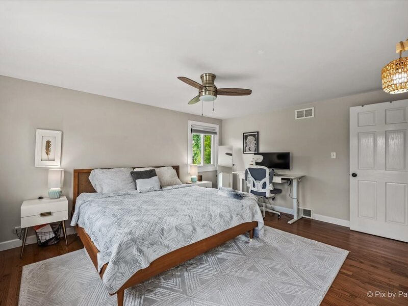 2012 N Kennicott Drive Arlington Heights IL 60004