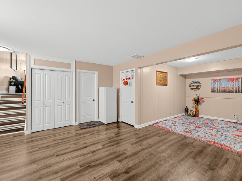 563 Forum Drive Roselle IL 60172