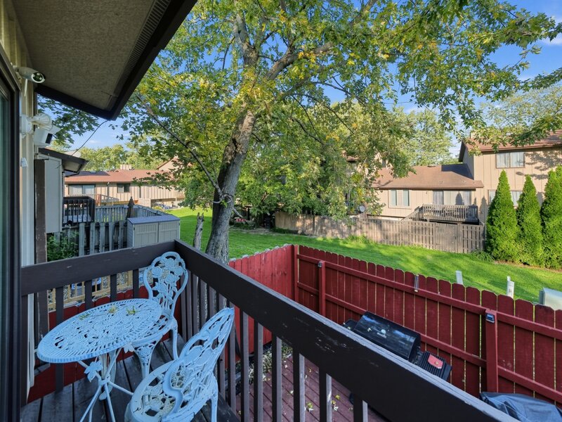 563 Forum Drive Roselle IL 60172
