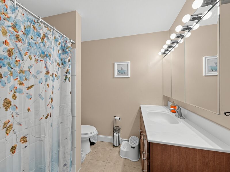 563 Forum Drive Roselle IL 60172