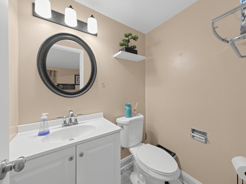563 Forum Drive Roselle IL 60172