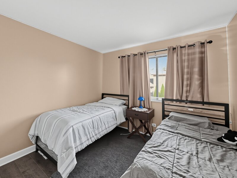 563 Forum Drive Roselle IL 60172