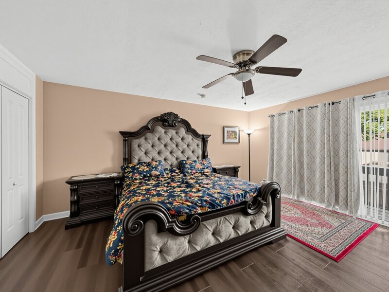 563 Forum Drive Roselle IL 60172
