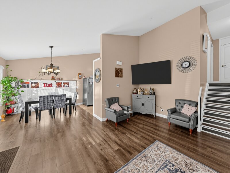563 Forum Drive Roselle IL 60172