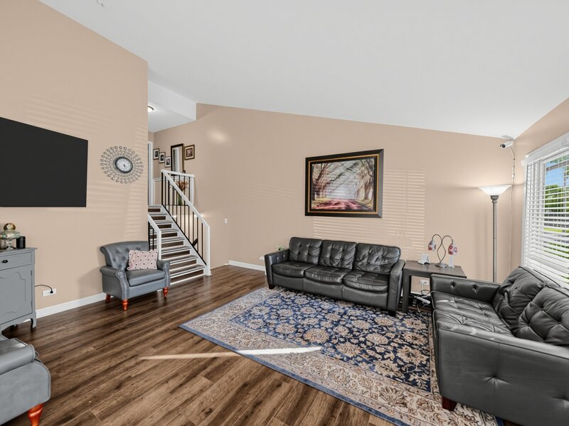 563 Forum Drive Roselle IL 60172