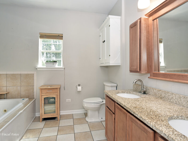 1290 Savanna Lane Woodstock IL 60098